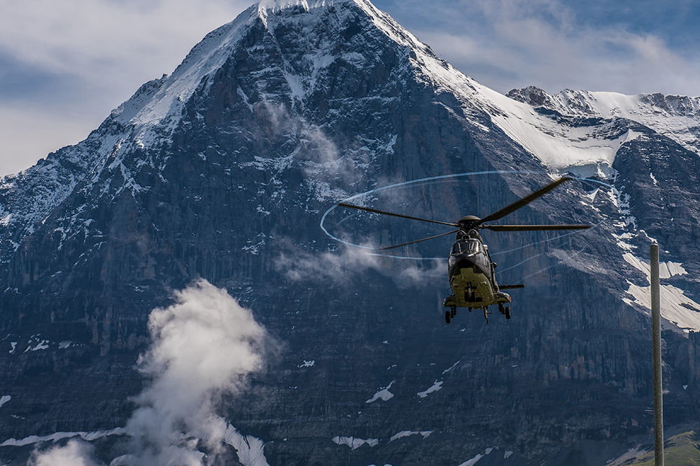 Super Puma (TH89) vor  der Eigernordwand