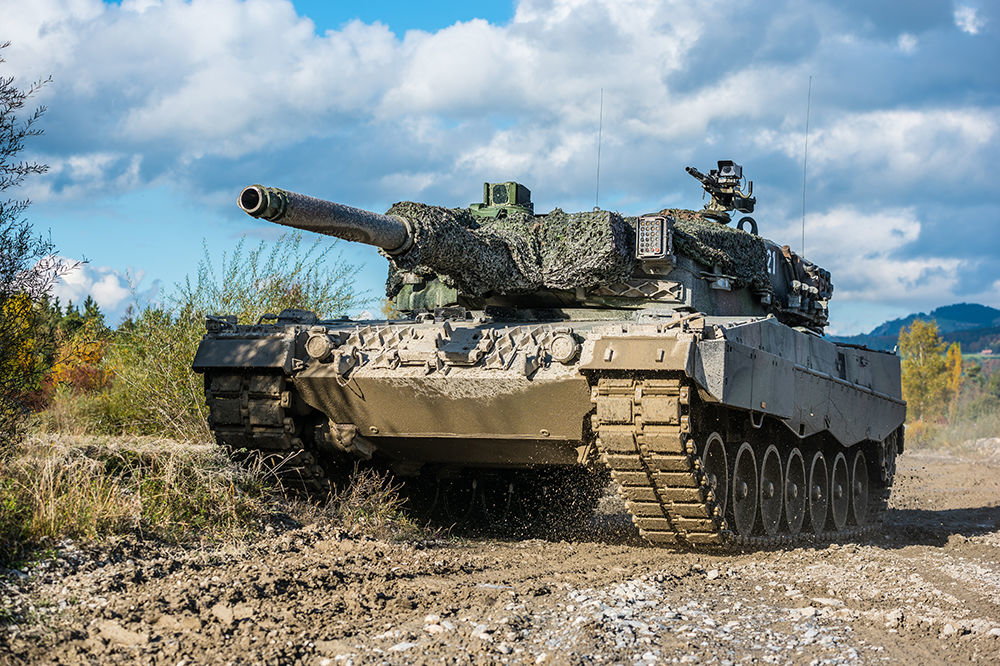 Panzer 87 Leopard (Pz 87 Leo)  in Fahrt